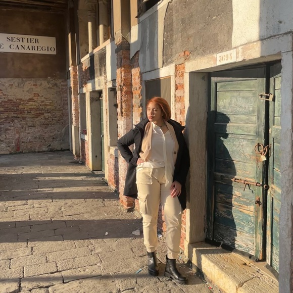 Meet your Posher, Van - Picture 3 of 4